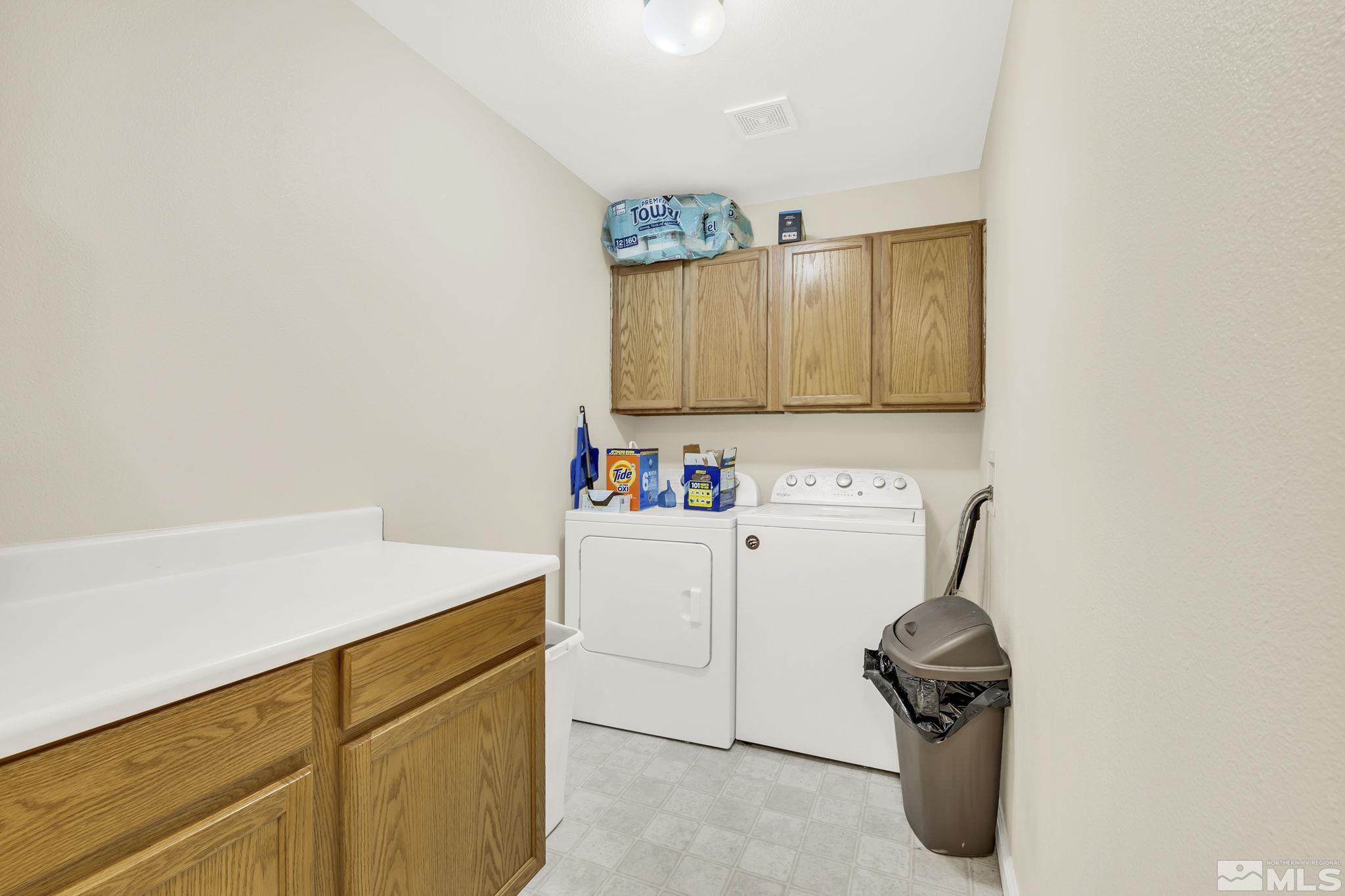 407 Sunshine Lane Fernley, NV 89408 - Photo 18 of 26 a utility room with dryer and washer