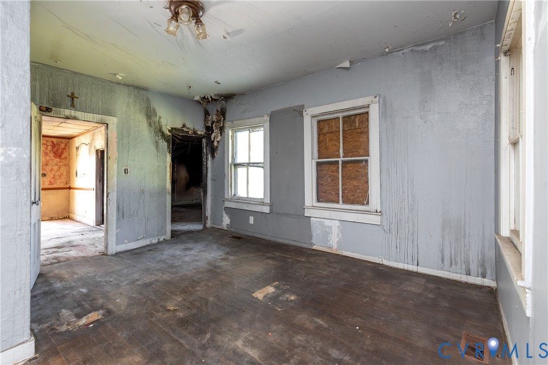 13512 Queen Street Disputanta, VA 23842 - Photo 18 of 46 a view of empty room with a window