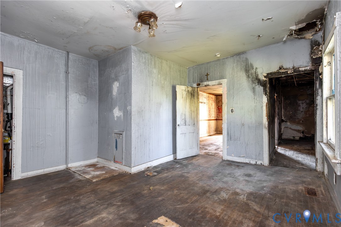 13512 Queen Street Disputanta, VA 23842 - Photo 20 of 46 a view of a big room with a chandelier fan and closet area