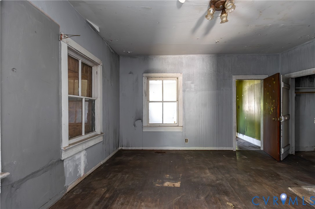 13512 Queen Street Disputanta, VA 23842 - Photo 22 of 46 an empty room with windows and closet