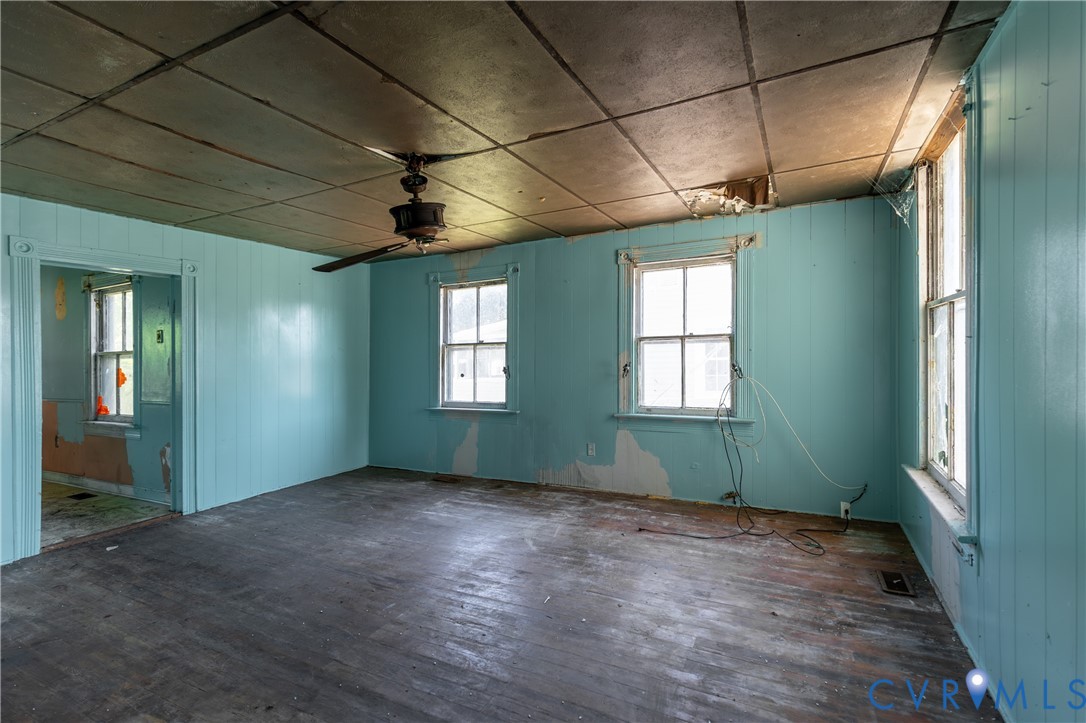 13512 Queen Street Disputanta, VA 23842 - Photo 9 of 46 an empty room with windows and ceiling fan