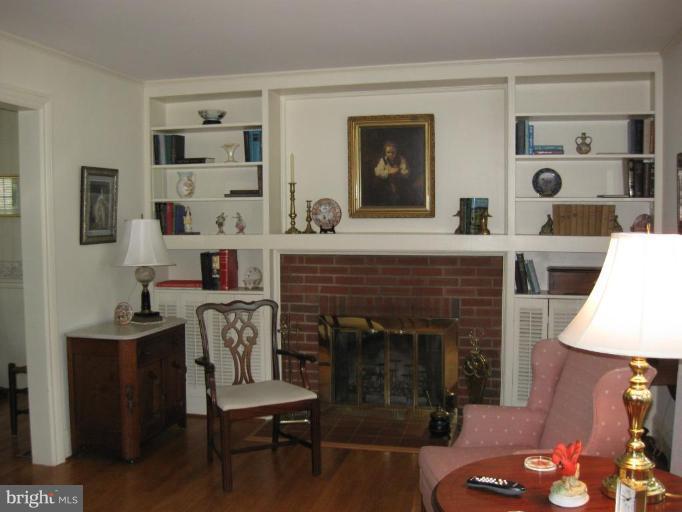1918 Fairfax Road Annapolis, MD 21401 - Photo 3 of 20 Entrance / Foyer