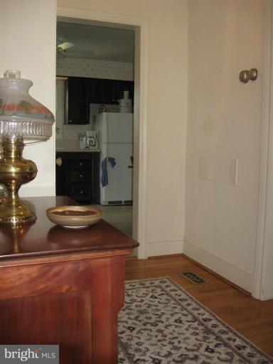 1918 Fairfax Road Annapolis, MD 21401 - Photo 4 of 20 Front foyer beautiful hardwoods