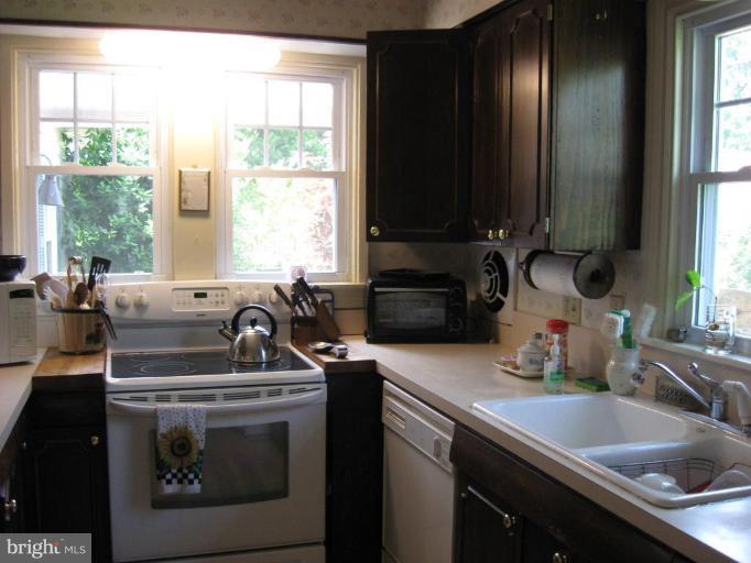 1918 Fairfax Road Annapolis, MD 21401 - Photo 9 of 20 Kitchen