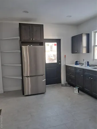 $3,825 | 160 Garfield Avenue, Unit 1, Mineola, NY 11501