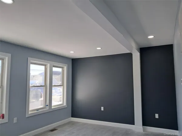 $3,825 | 160 Garfield Avenue, Unit 1, Mineola, NY 11501