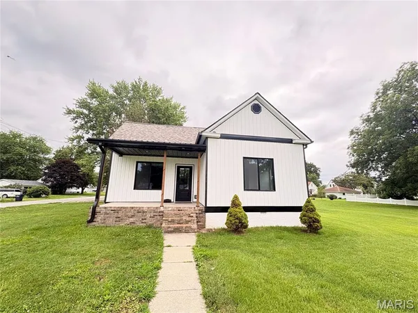 $230,000 | 200 West 7th N Street, Mount Olive, IL 62069