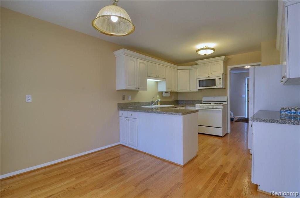 1215 Candlestick Lane Rochester Hills, MI 48306 - Photo 16 of 24