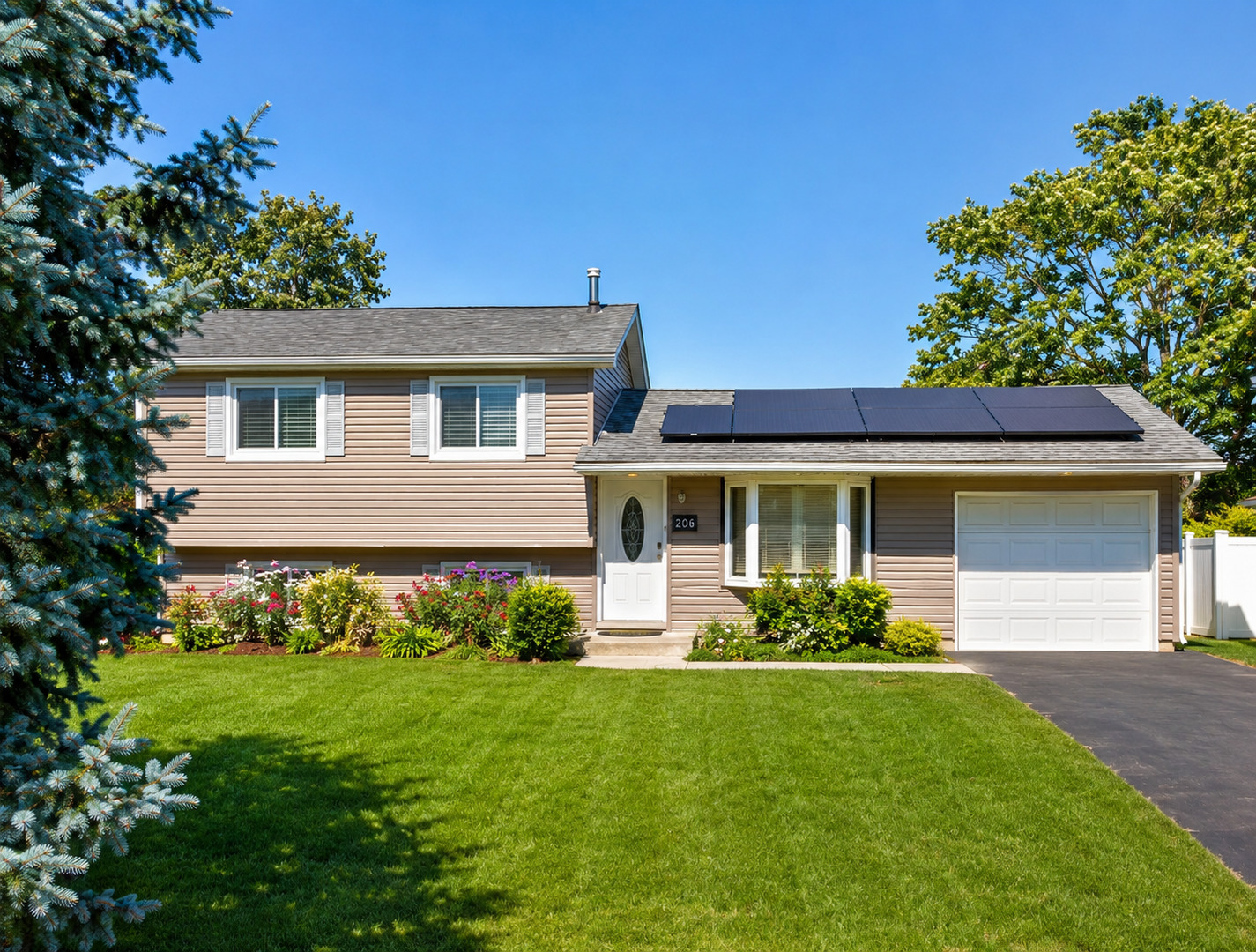 206 East Briarcliff Road Bolingbrook, IL 60440 - Photo 1 of 14