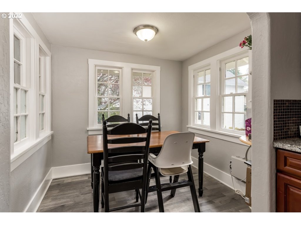 3155 Southeast Powell Valley Road Gresham, OR 97080 - Photo 11 of 23 Gallery Image 11