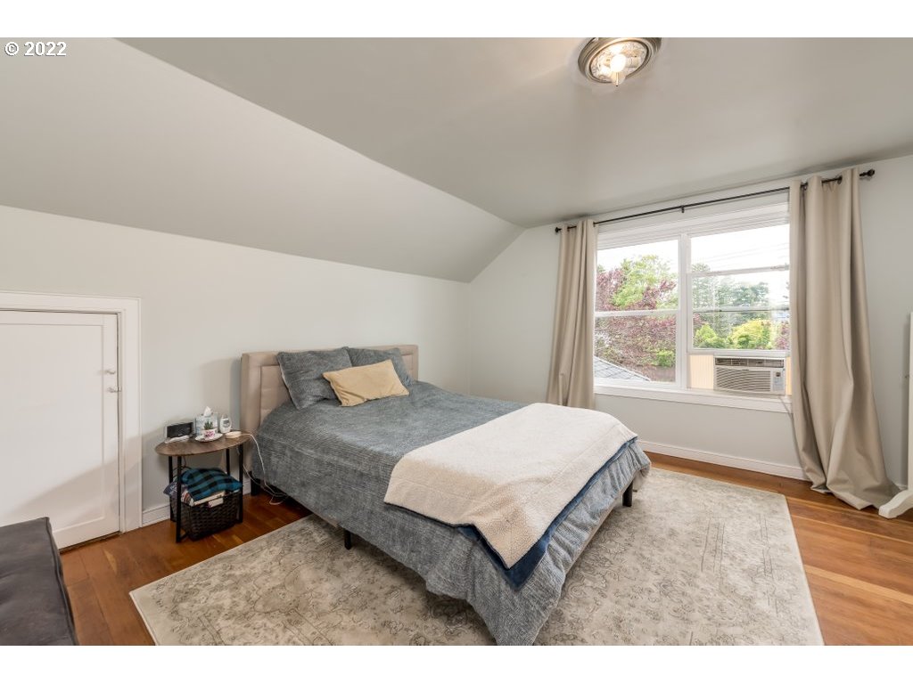 3155 Southeast Powell Valley Road Gresham, OR 97080 - Photo 12 of 23 Gallery Image 12