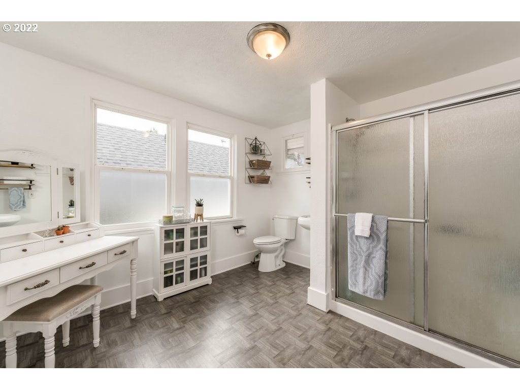 3155 Southeast Powell Valley Road Gresham, OR 97080 - Photo 14 of 23 Gallery Image 14