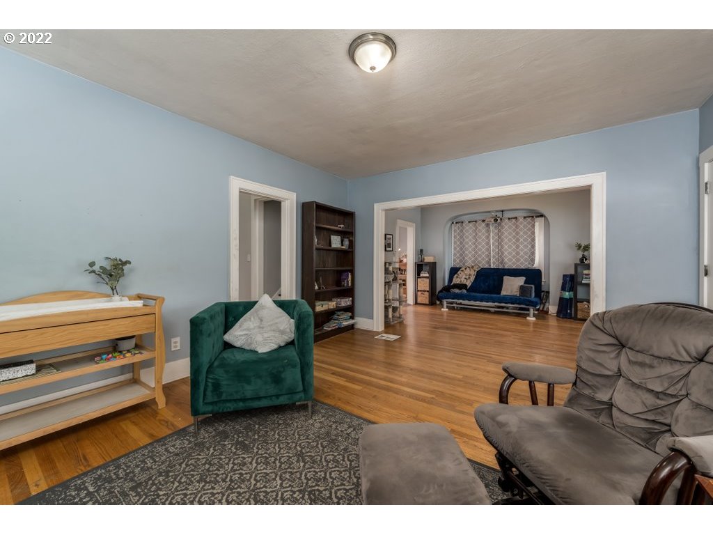 3155 Southeast Powell Valley Road Gresham, OR 97080 - Photo 5 of 23 Gallery Image 5