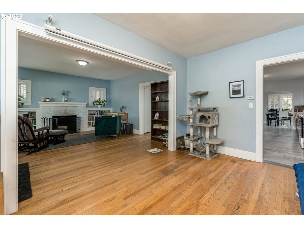 3155 Southeast Powell Valley Road Gresham, OR 97080 - Photo 7 of 23 Gallery Image 7