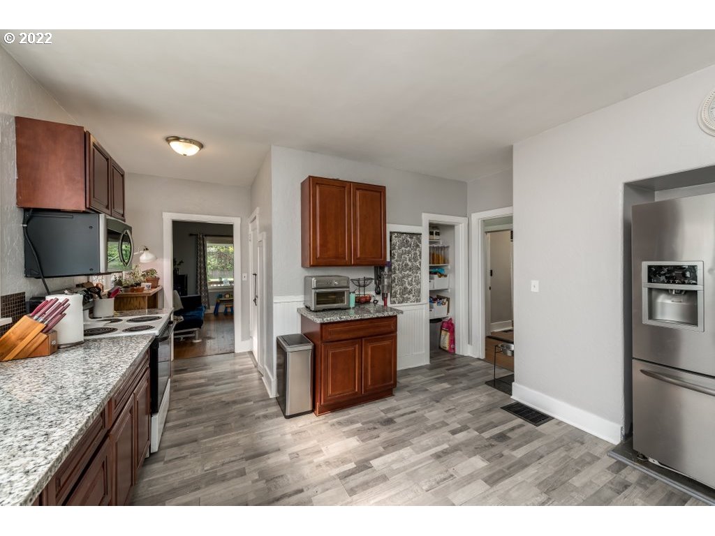 3155 Southeast Powell Valley Road Gresham, OR 97080 - Photo 10 of 23 Gallery Image 10