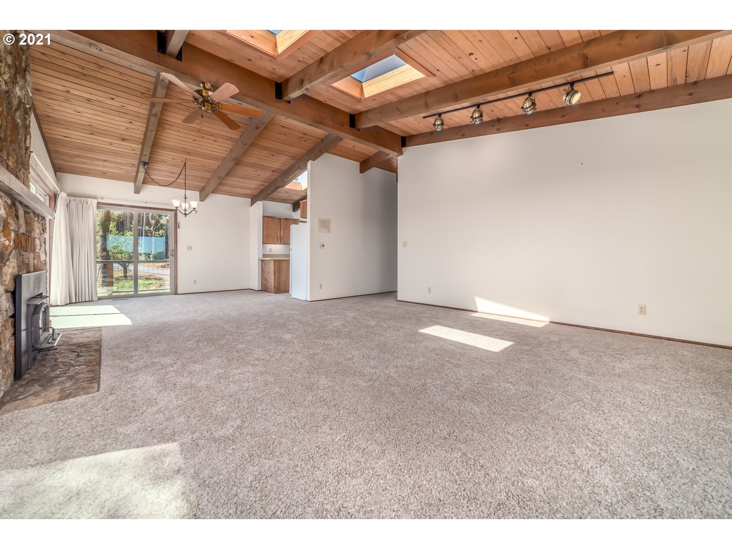 90203 Sheffler Road Elmira, OR 97437 - Photo 3 of 32 Gallery Image 3