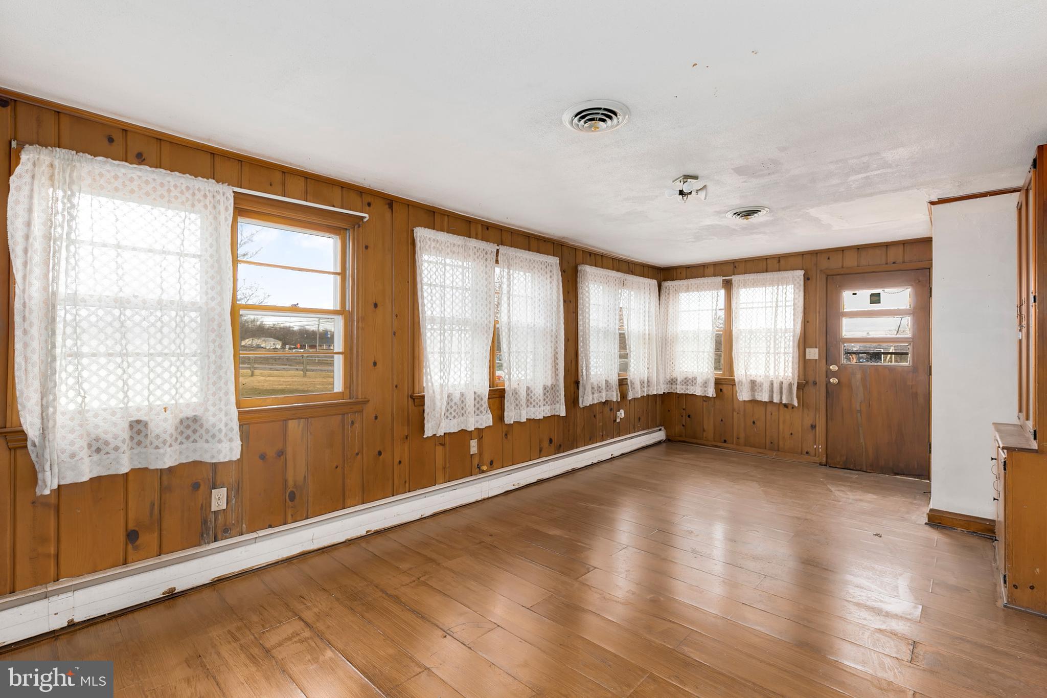 9854 Bartgis Road Frederick, MD 21702 - Photo 9 of 25 Gallery Image 9