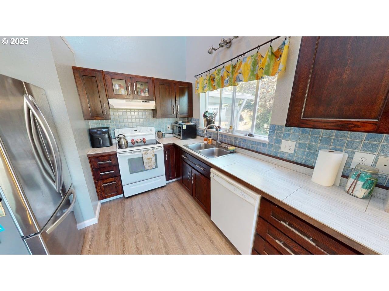 94239 Terrace Garden Way Gold Beach, OR 97444 - Photo 8 of 24 Kitchen