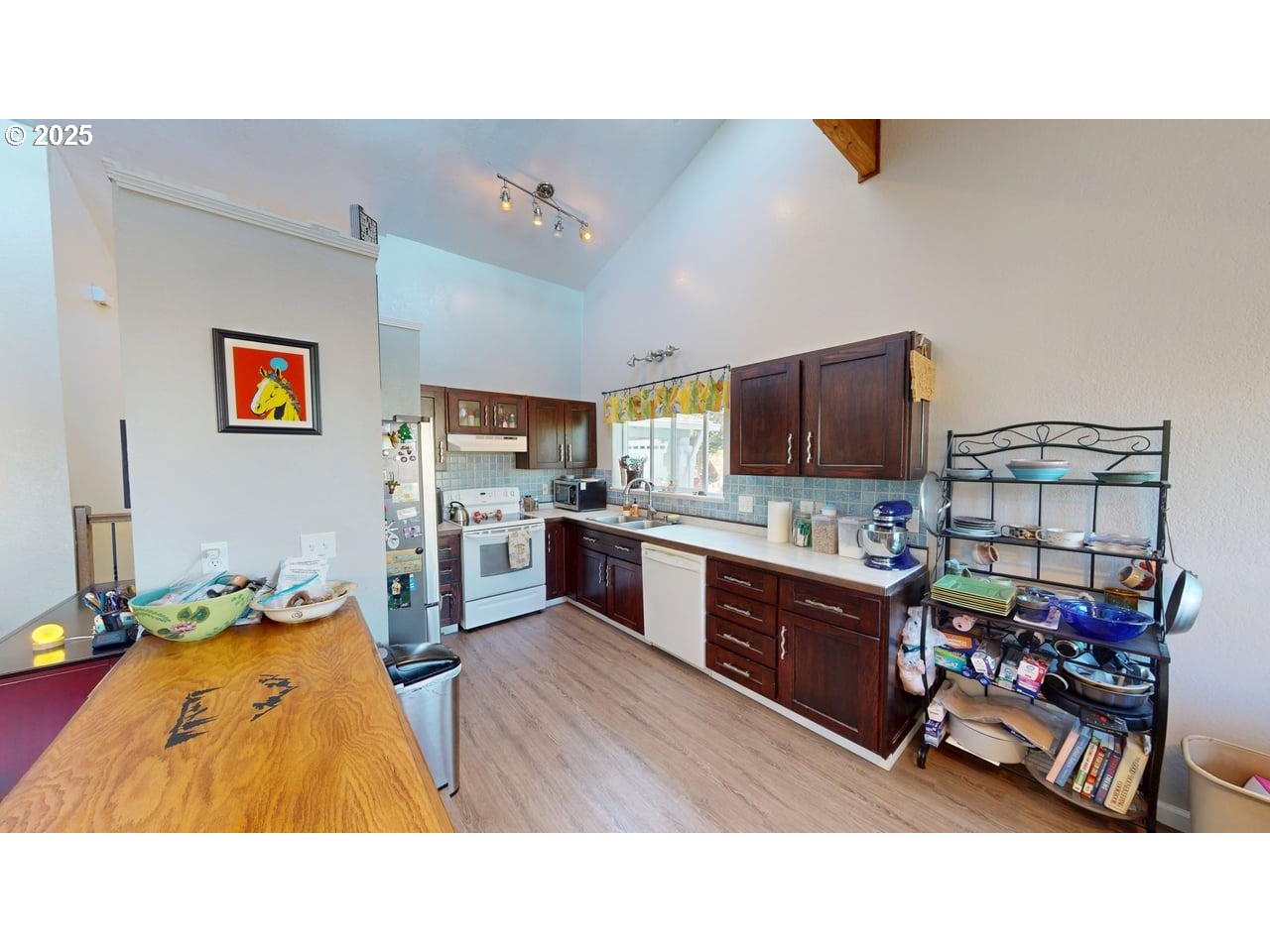 94239 Terrace Garden Way Gold Beach, OR 97444 - Photo 9 of 24 Kitchen