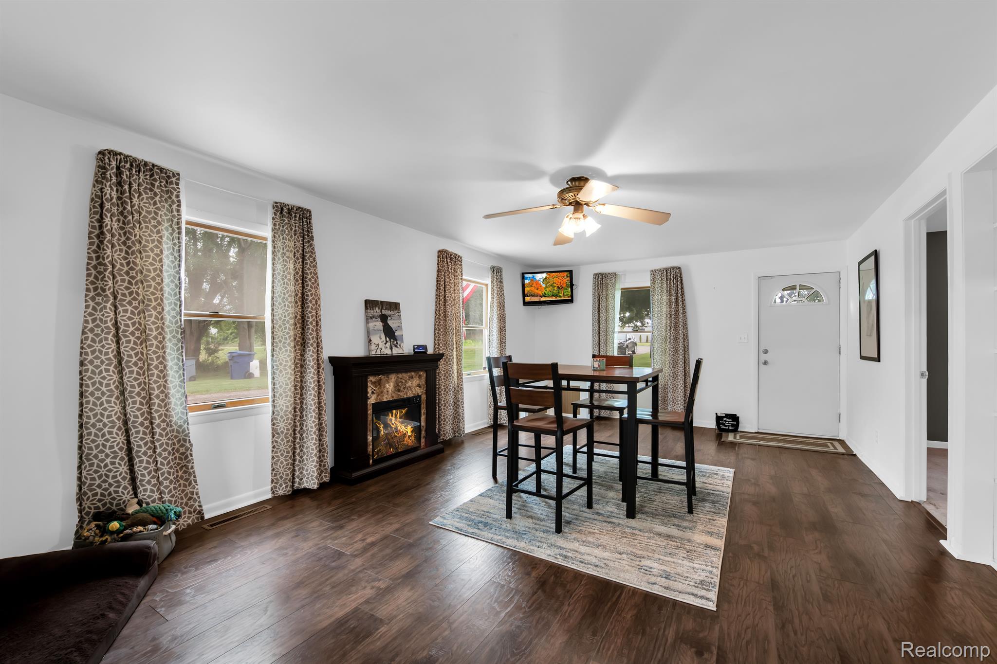 6015 Rives Junction Road Jackson, MI 49201 - Photo 23 of 35 LIVING ROOM TV/MOUNT FIREPLACE INCLUDED