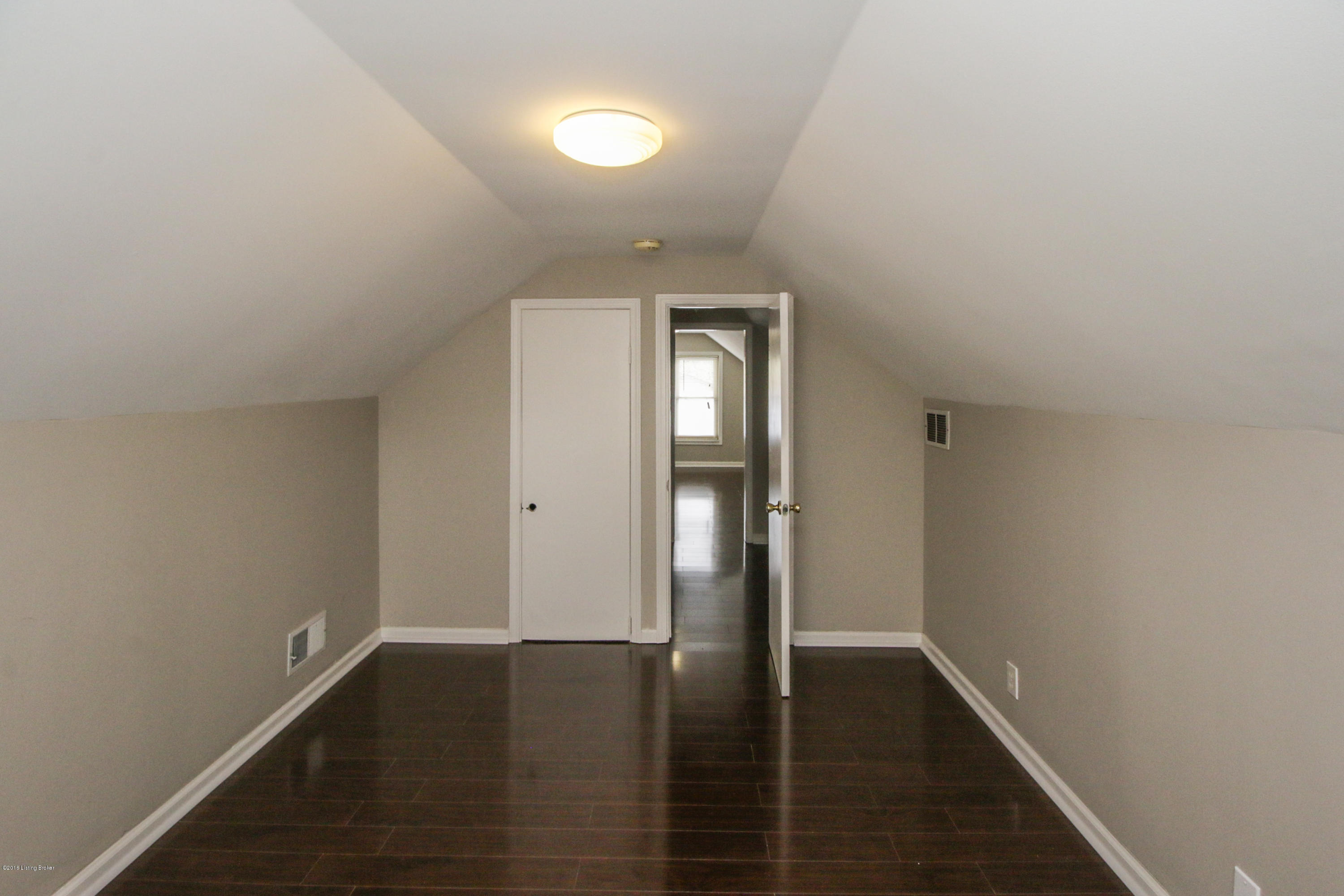 7719 Bluebonnet Road Louisville, KY 40258 - Photo 34 of 44 33