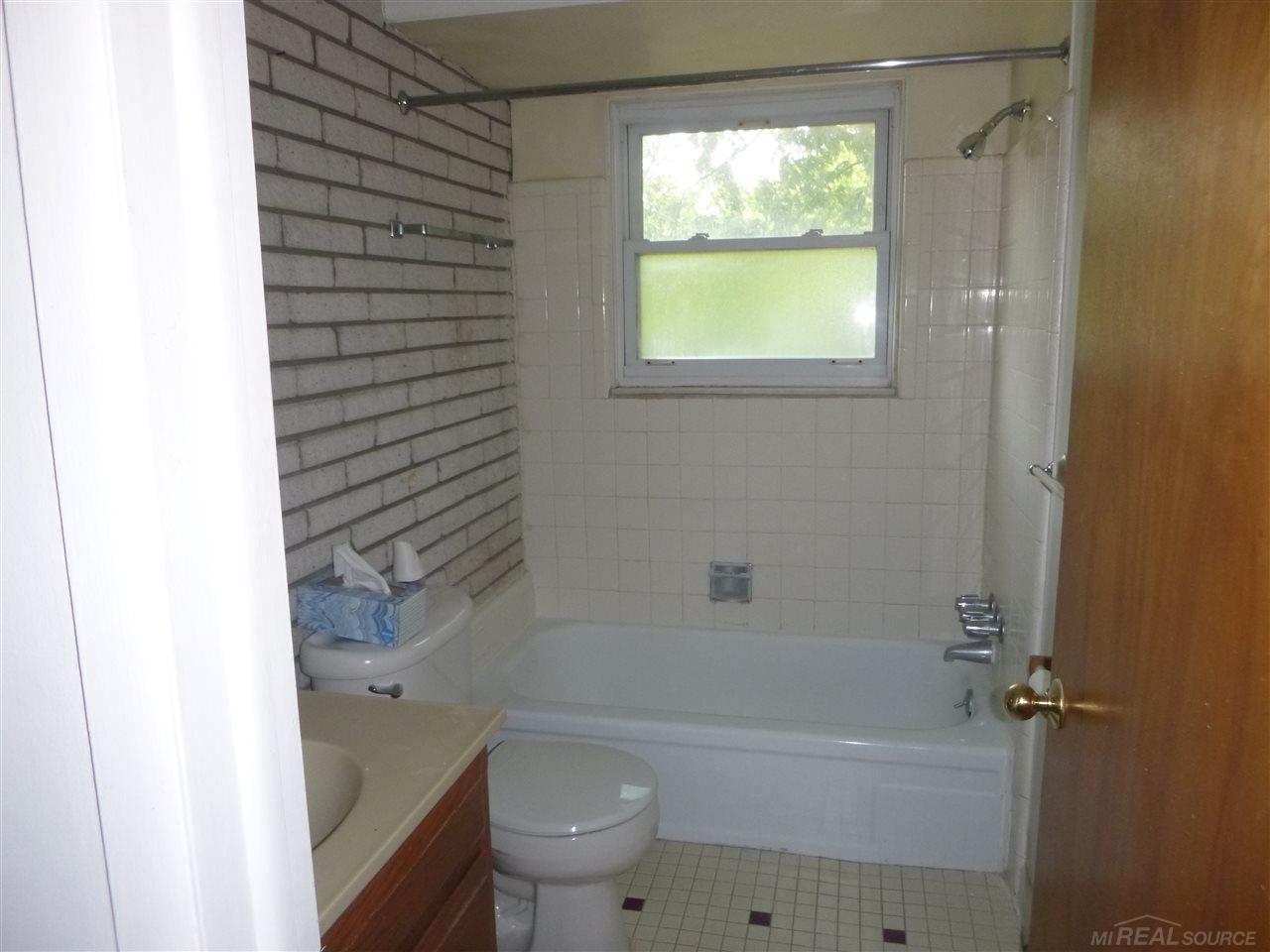 34071 Garfield Road Fraser, MI 48026 - Photo 8 of 12