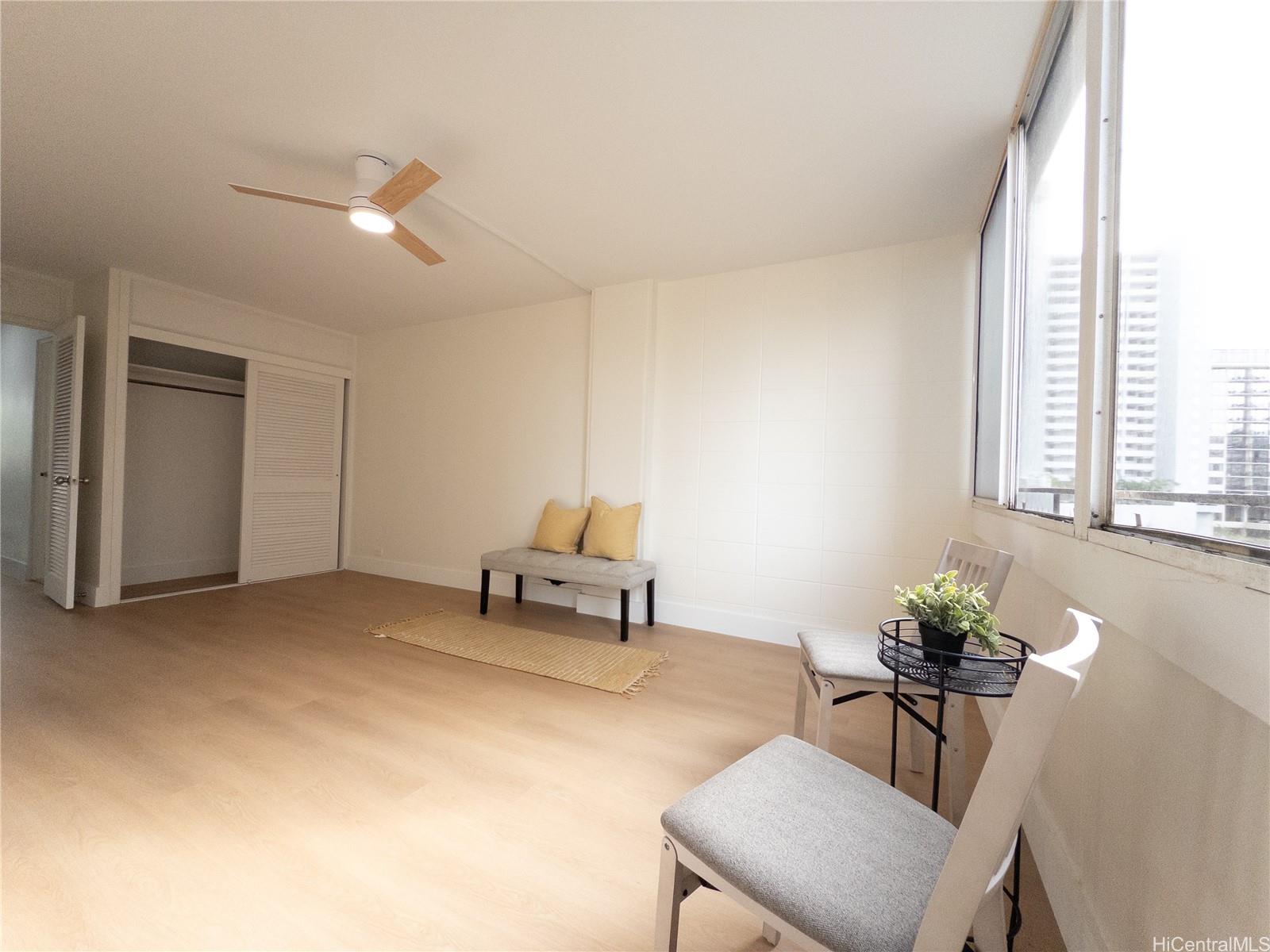 425 Ena Road, Unit 607C Honolulu, HI 96815 - Photo 13 of 21 a living room with furniture and a potted plant