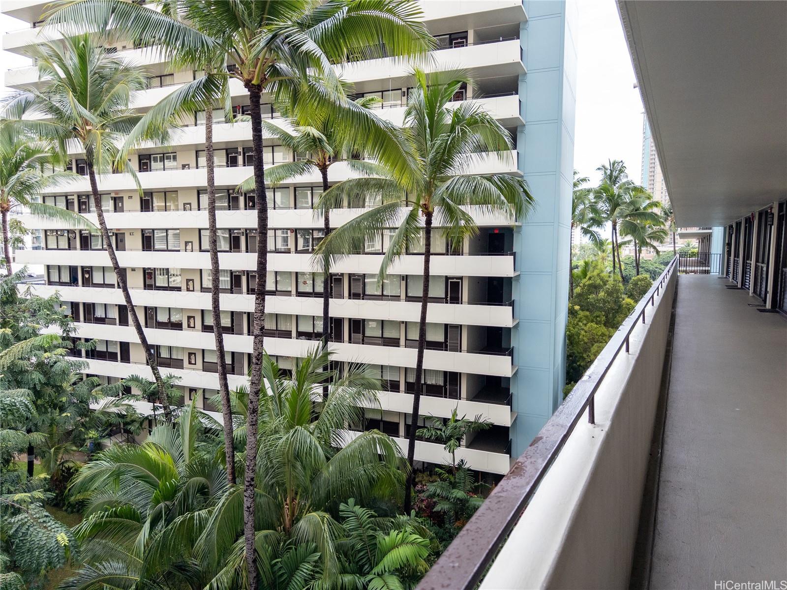 425 Ena Road, Unit 607C Honolulu, HI 96815 - Photo 20 of 21 a view of building