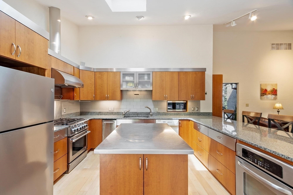 99 Beaver Road Reading, MA 01867 - Photo 3 of 42