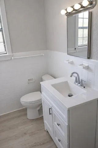 $3,000 | 5315 Bayway Drive, Baytown, TX 77520