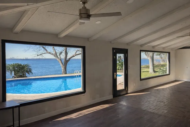 $3,000 | 5315 Bayway Drive, Baytown, TX 77520