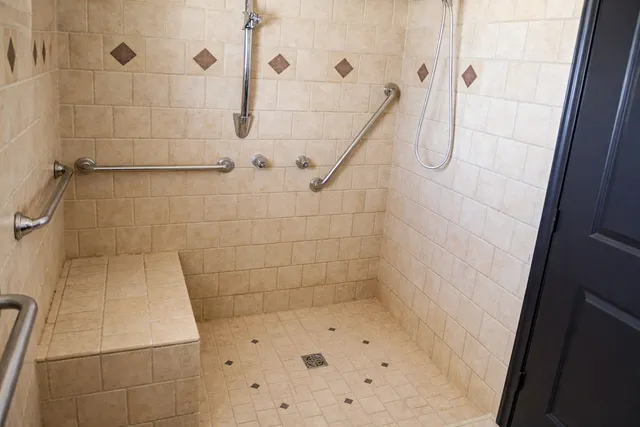 $3,000 | 5315 Bayway Drive, Baytown, TX 77520