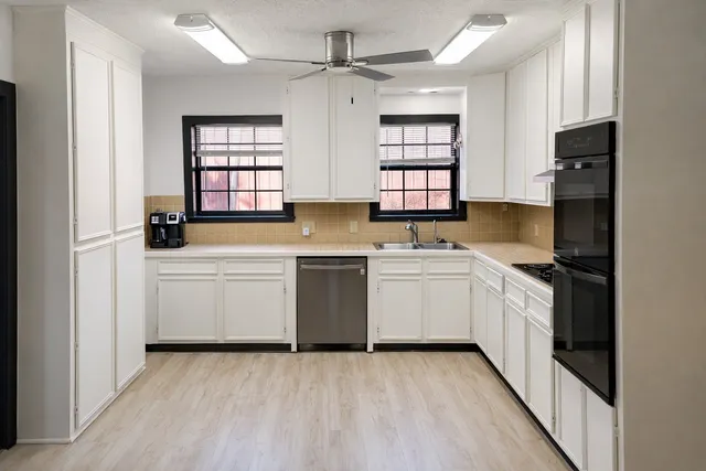 $3,000 | 5315 Bayway Drive, Baytown, TX 77520