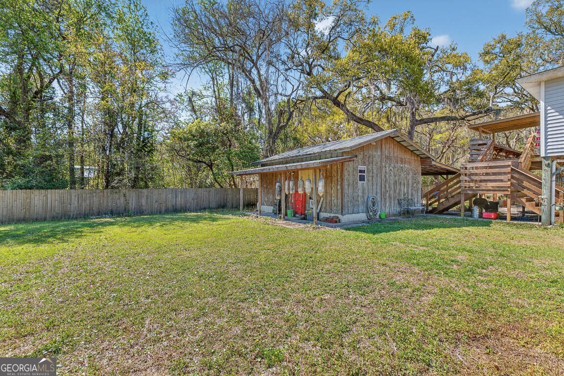 33 Warren Avenue Waverly, GA 31565 - Photo 35 of 63 a backyard of a house with lots of green space