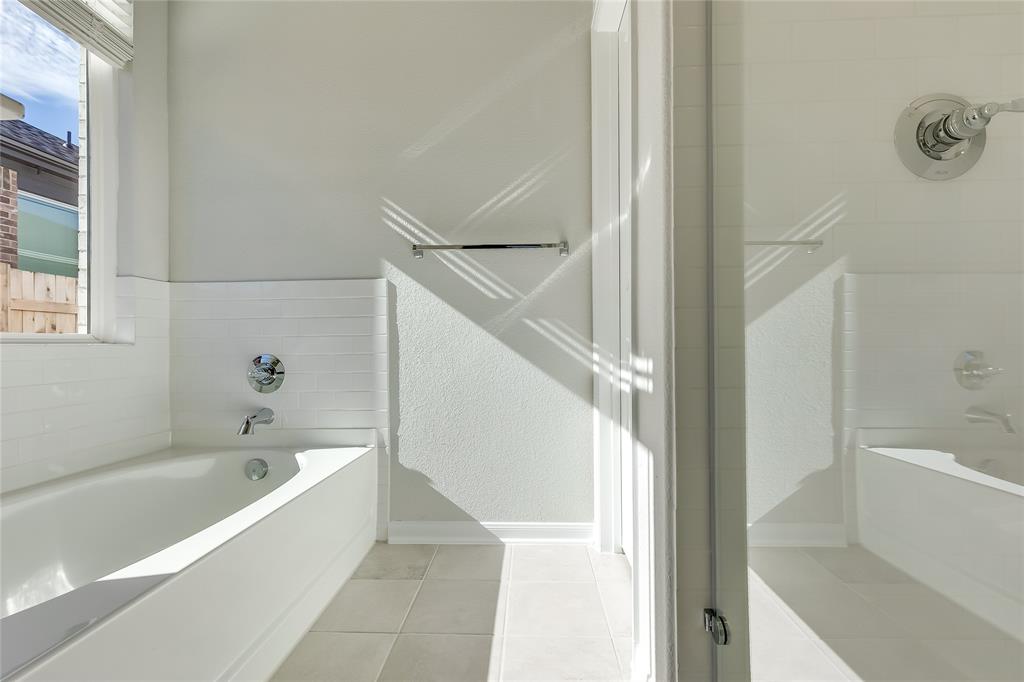 325 Diamondleaf Drive Buda, TX 78610 - Photo 17 of 29 a bathroom with a bathtub and shower