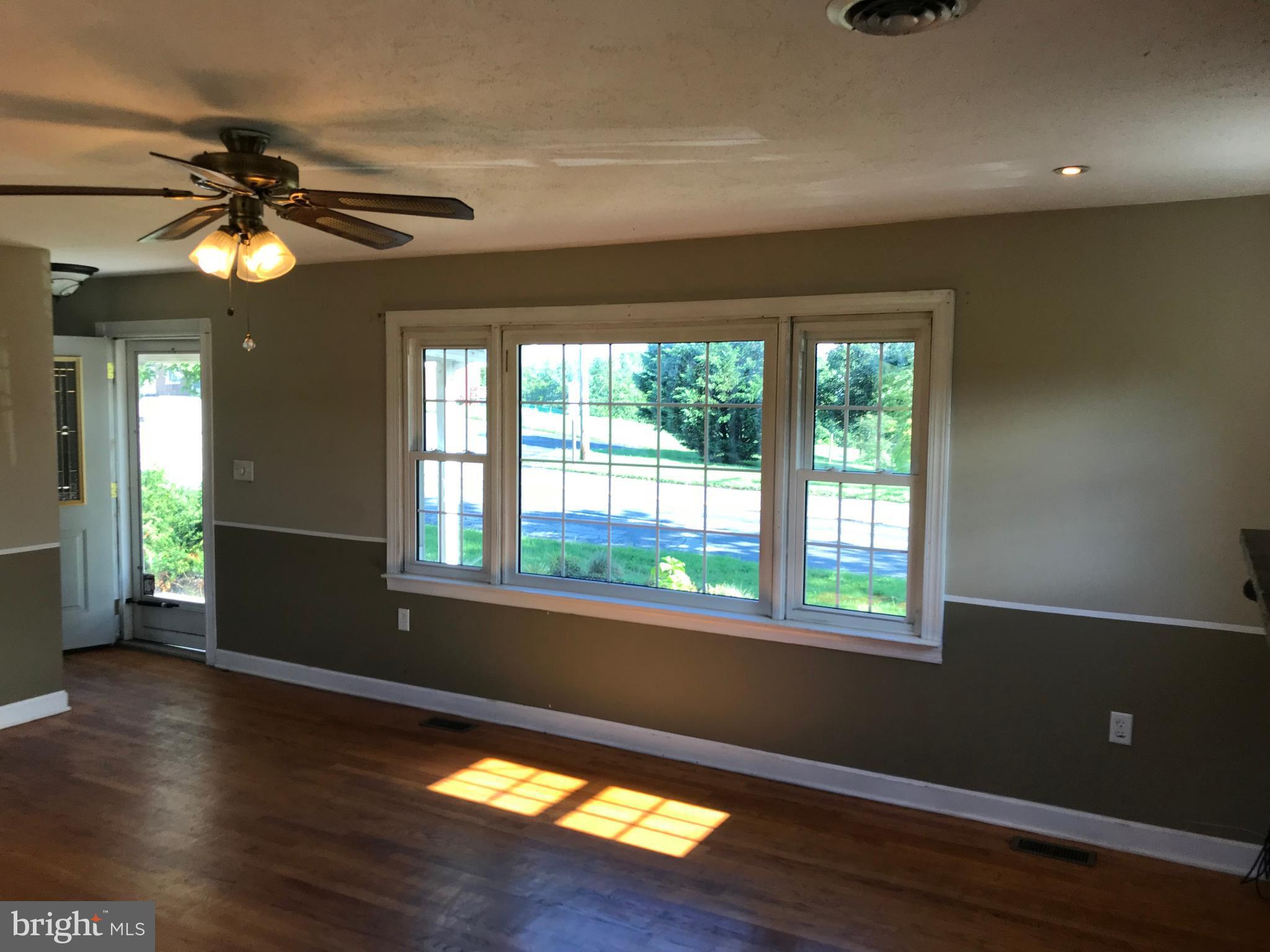 9705 Liberty Road Frederick, MD 21701 - Photo 11 of 29 Living Room