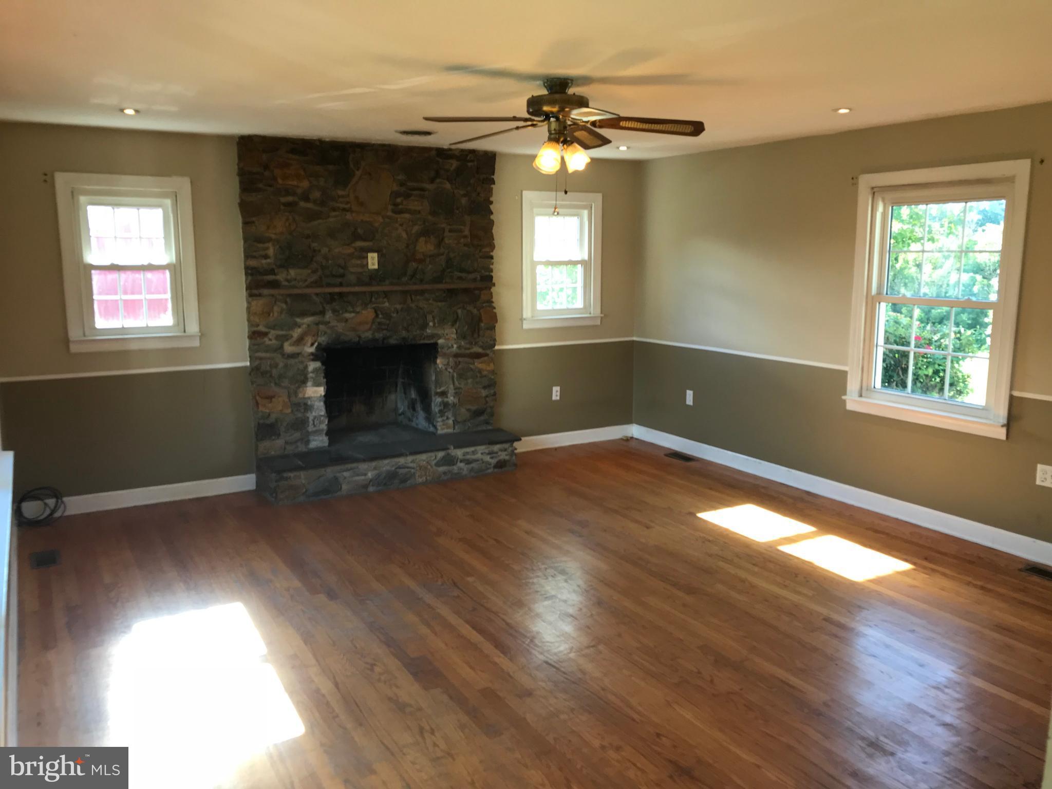 9705 Liberty Road Frederick, MD 21701 - Photo 9 of 29 Living Room