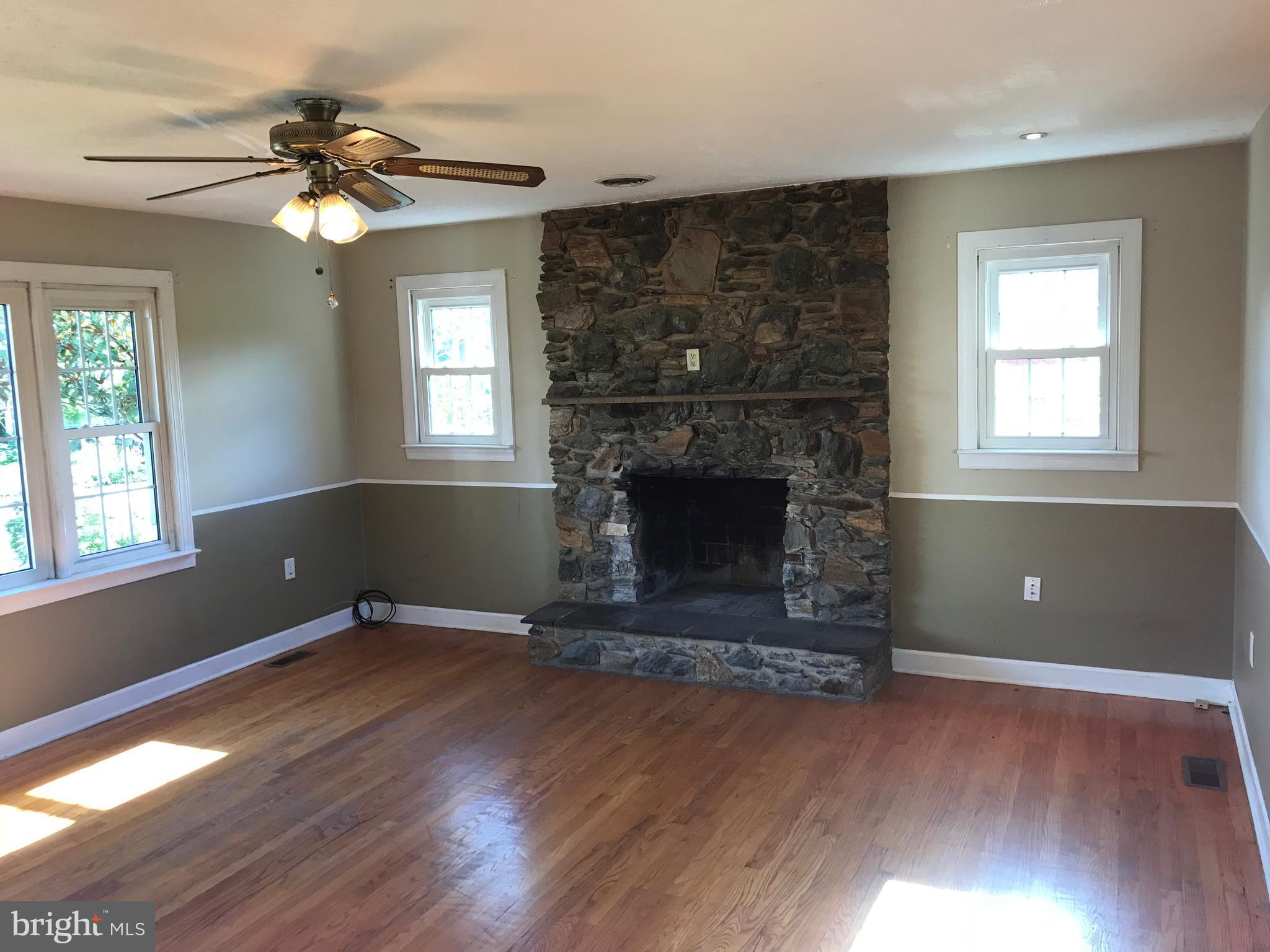 9705 Liberty Road Frederick, MD 21701 - Photo 10 of 29 Living Room