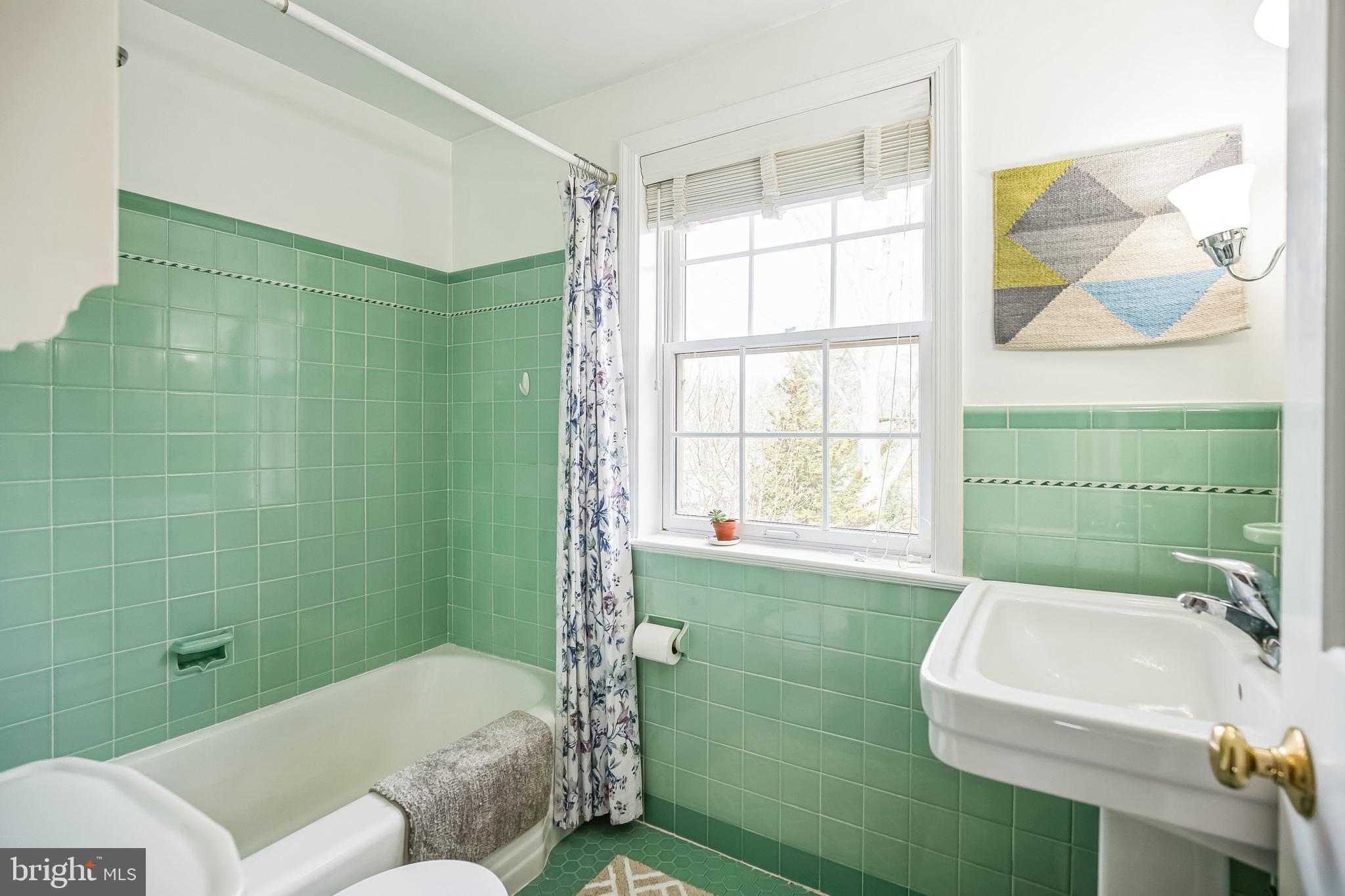 515 Lindley Road Glenside, PA 19038 - Photo 28 of 43 Bathroom 2