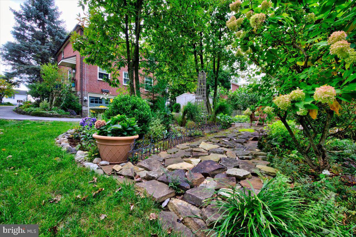 515 Lindley Road Glenside, PA 19038 - Photo 34 of 43 Backyard