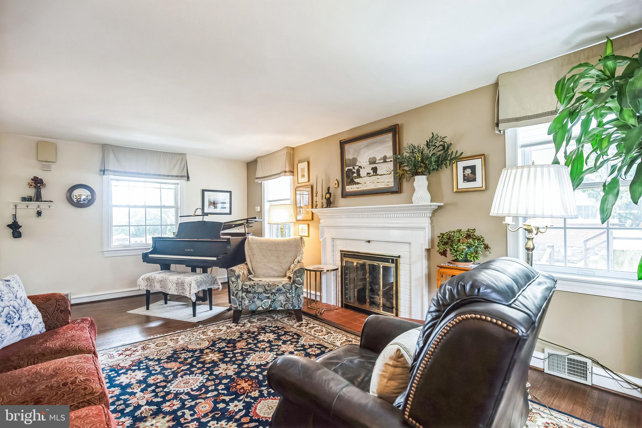 515 Lindley Road Glenside, PA 19038 - Photo 5 of 43 Living Room