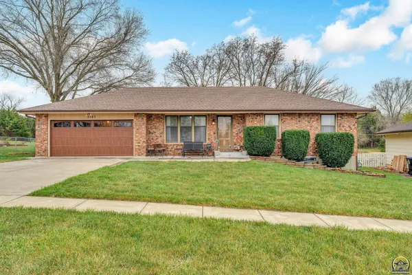 $269,000 | 2145 Southeast 38th Circle, Topeka, KS 66609