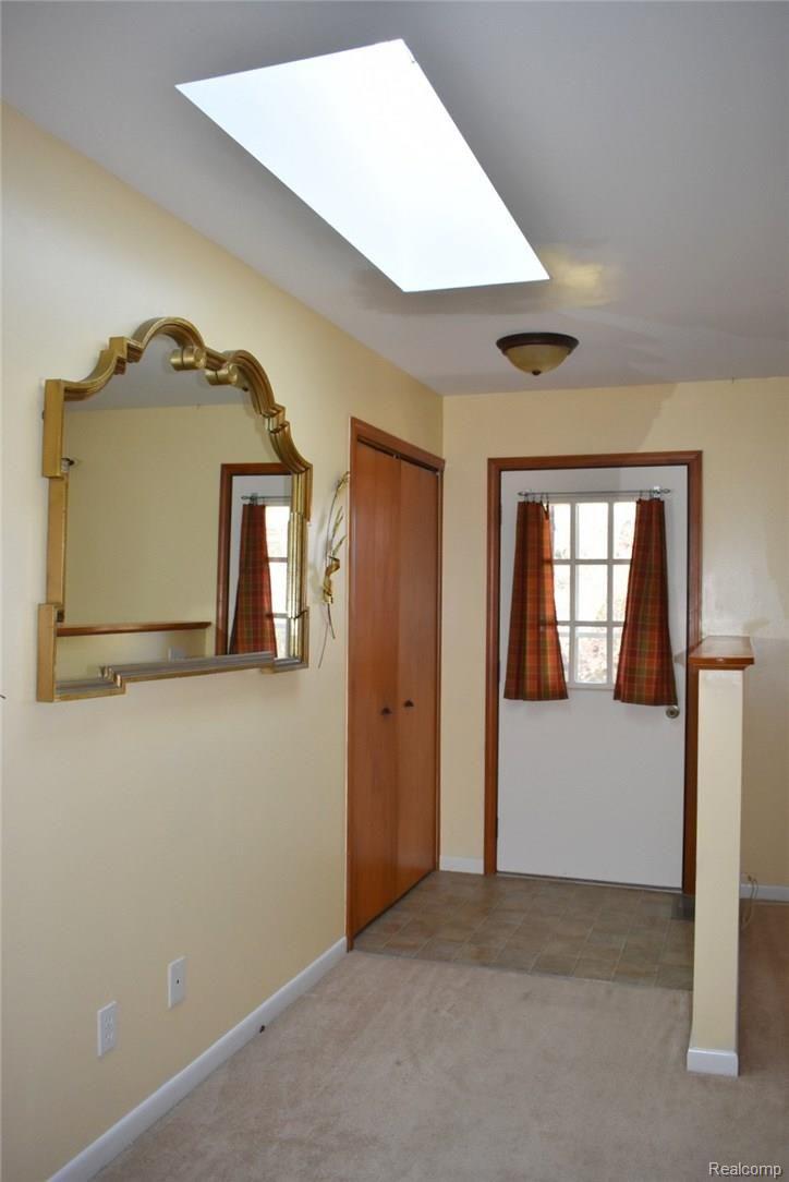 9581 Kress Road Pinckney, MI 48169 - Photo 19 of 25 17 GREAT ROOM AND DOOR TO COVERED PORCH.JPG