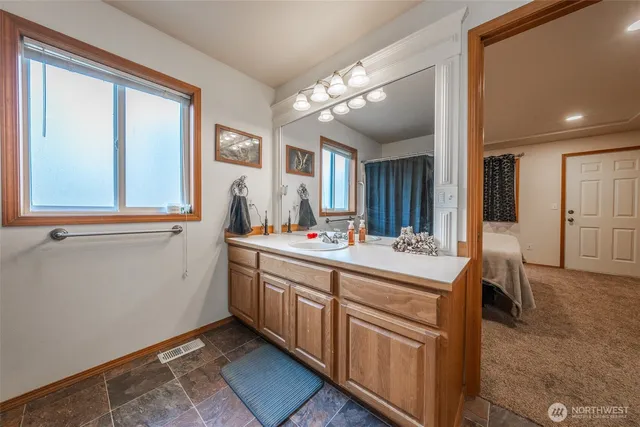 $725,000 | 30608 40th Avenue East, Graham, WA 98338