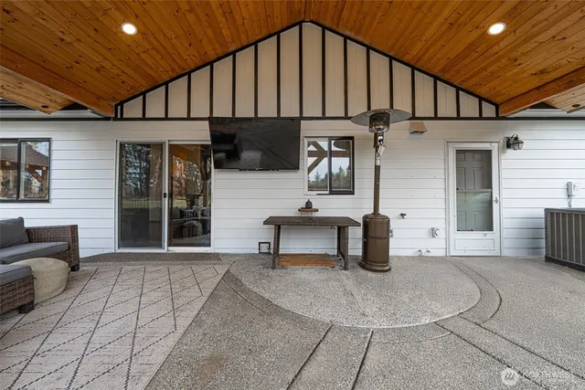 $725,000 | 30608 40th Avenue East, Graham, WA 98338