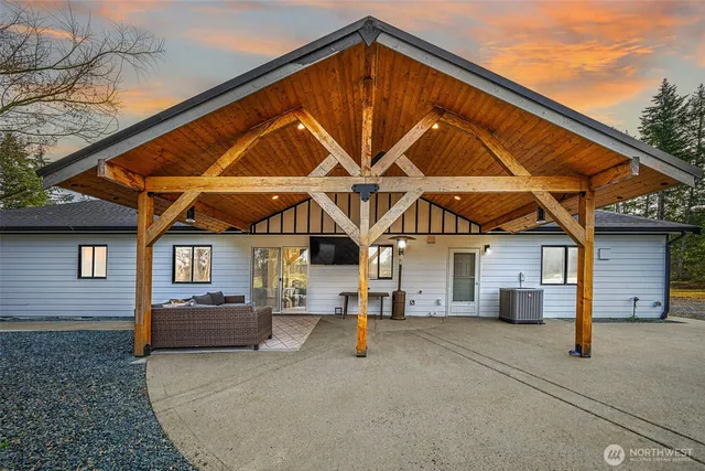 $725,000 | 30608 40th Avenue East, Graham, WA 98338