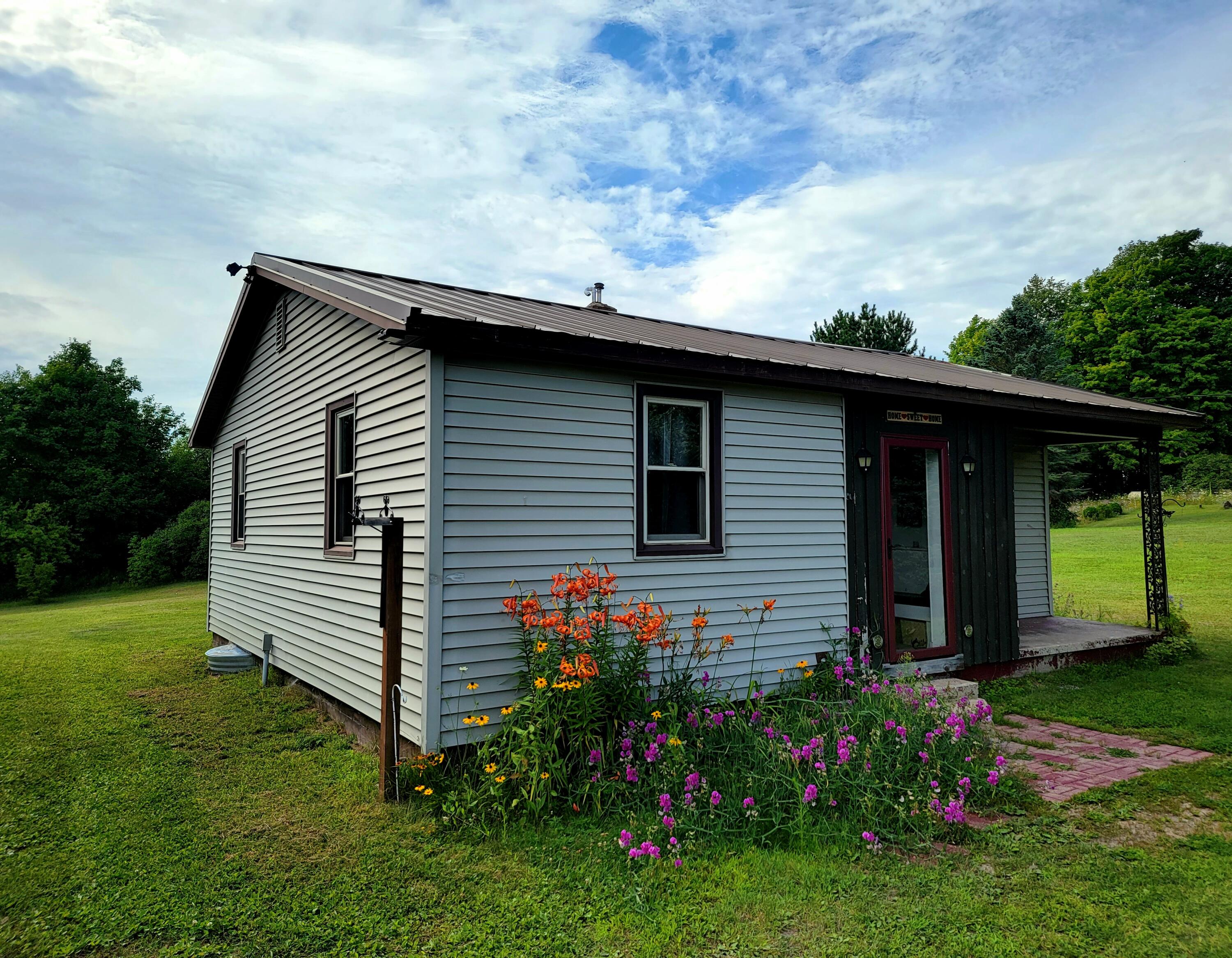 4870 Morgan Road Gaylord, MI 49735 - Photo 4 of 31 Gallery Image 4