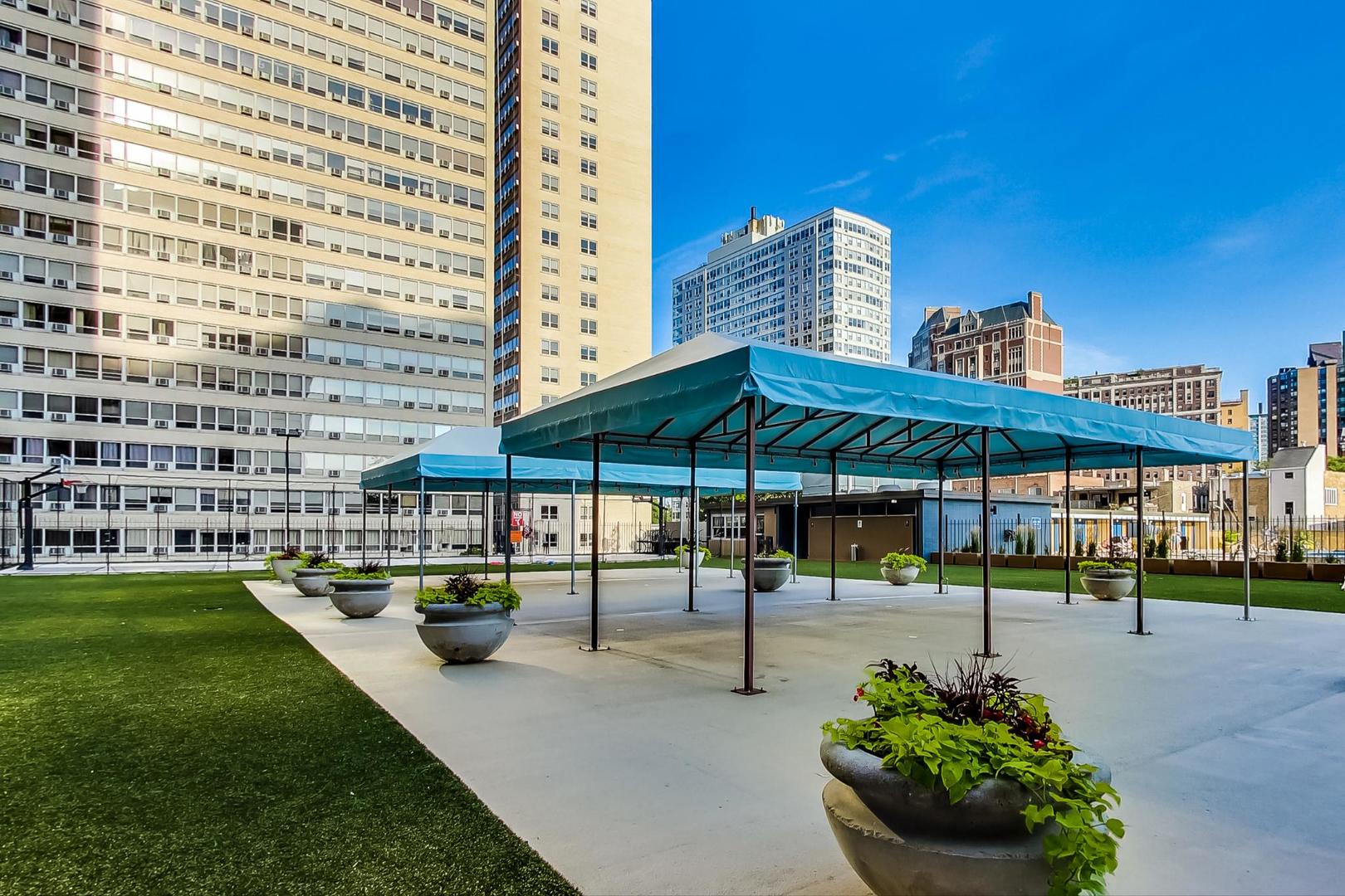 655 West Irving Park Road, Unit 3012 Chicago, IL 60613 - Photo 13 of 24 a view of a building with garden