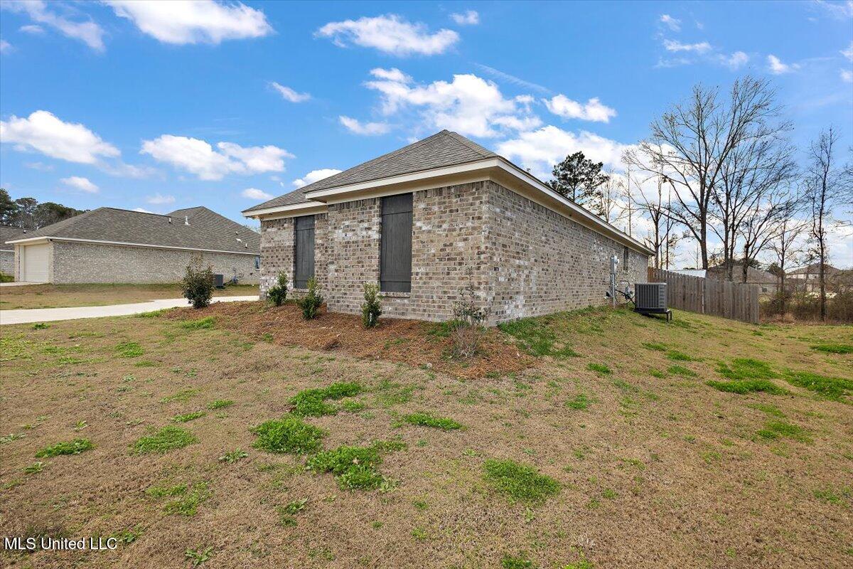 109 Brunswick Cove Canton, MS 39046 - Photo 2 of 34 02-HTP_7860