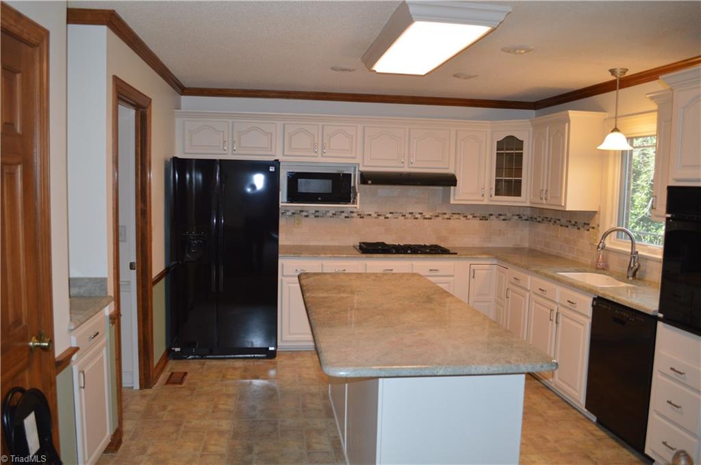 4216 Thorn Ridge Road Winston-Salem, NC 27106 - Photo 2 of 20 Gallery Image 2